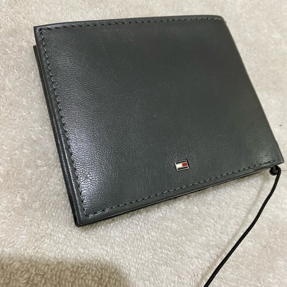 Tommy Hilfiger Men’s Grey Genuine Leather Wallet - Picture 6 of 6